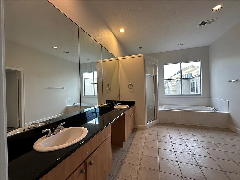 2713 Crawford St — Photo 17