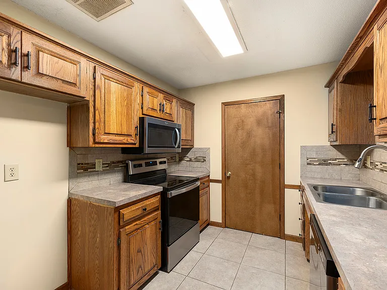 3753 N Pickwick Ave — Photo 11
