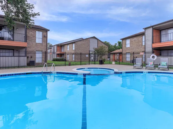 CrescentWood Apartments