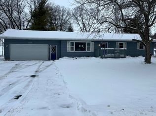 2416 S Sunset Dr, Freeport, IL 61032