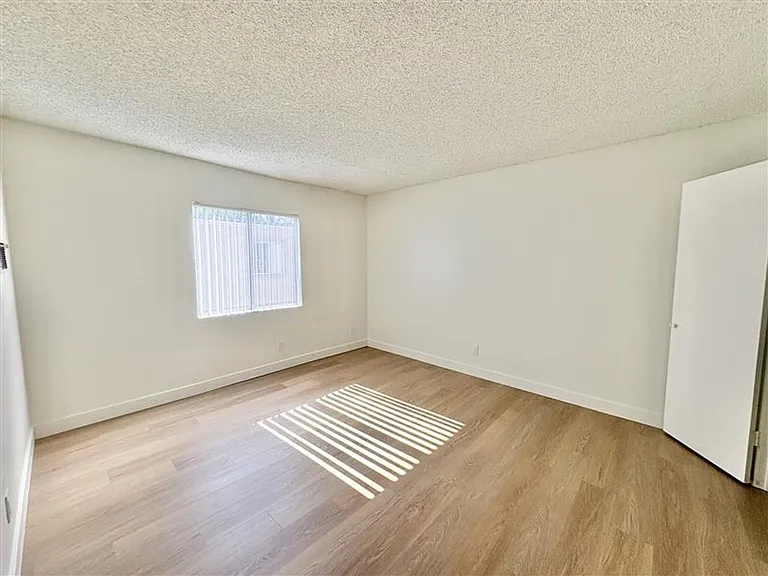 Baylor Apartments - 7531 — Photo 18