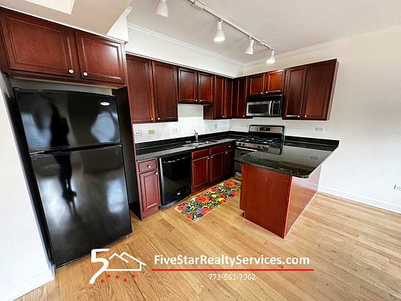 2nd image of 2718 W Lunt Ave APT 1