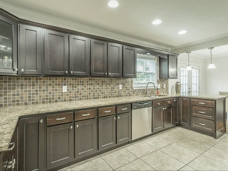 4800 Maryland Dr — Photo 1