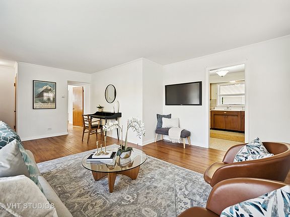 4th image of 7850 Oconto Ave