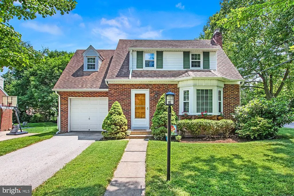 121 Lyndhurst Rd photo 1