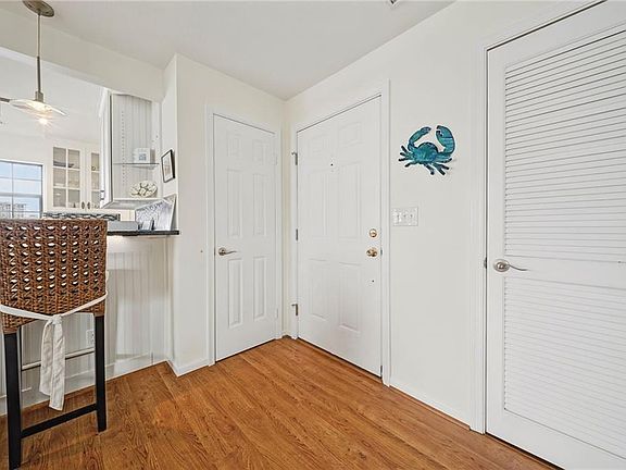5th image of 417 Harbour Point APT 202