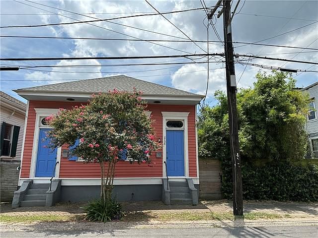 1st image of 2708 Urquhart St