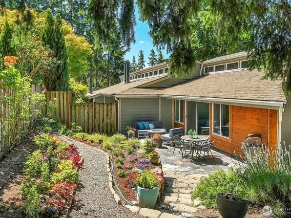 15300 NE 15th Place #1, Bellevue, WA 98007