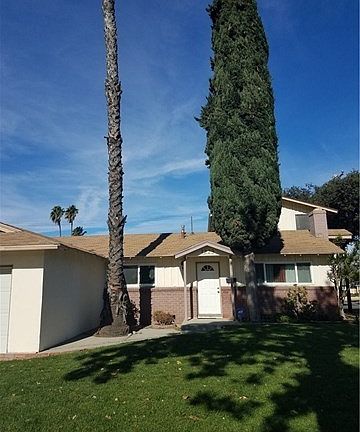 Close up of the front of the house with the newly installed lawn
