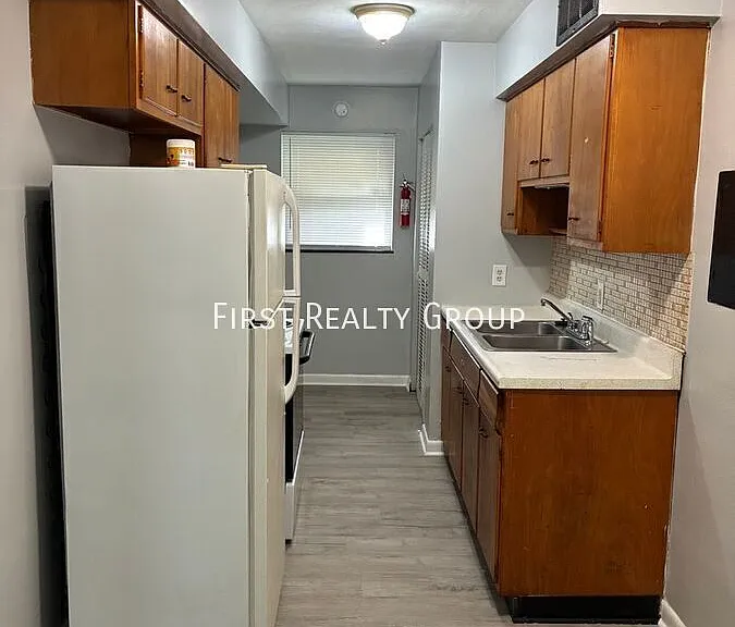 11 S Sperling Ave #A — Photo 4