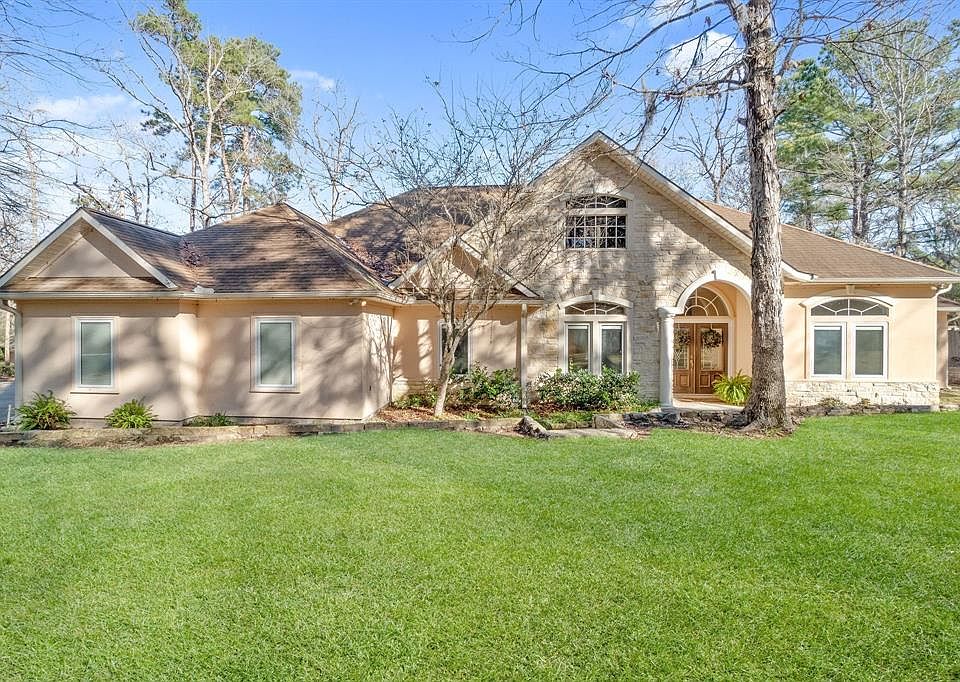 1st image of 20400 Doral Dr