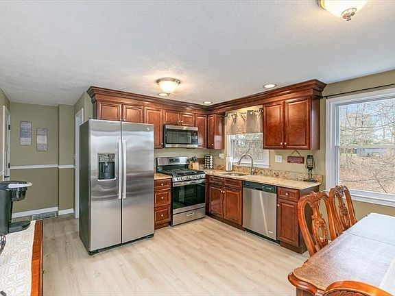 4th image of 38 Twin Brooks Cir #38