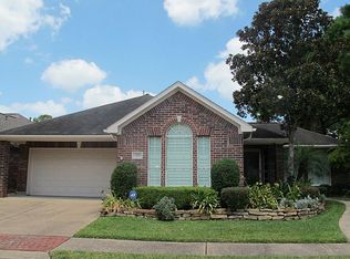 318 Parkwood Village Dr, Friendswood, TX 77546