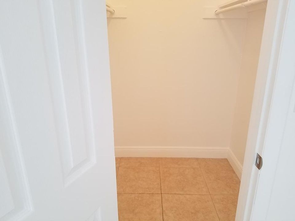 1st image of 1000 SE 3rd St APT 3