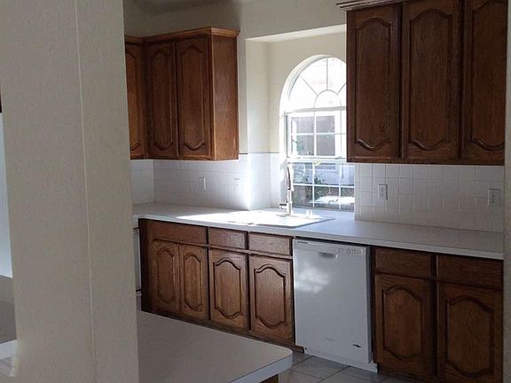3rd image of 4921 Woodmeadow Dr