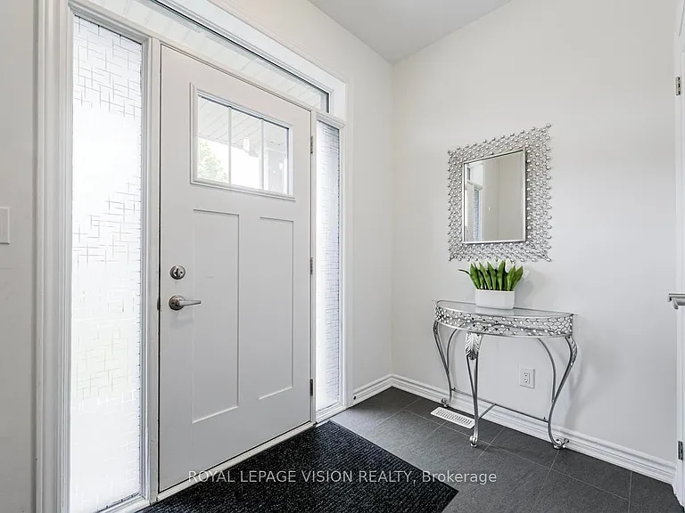 33 Bremner St #MAIN — Photo 5