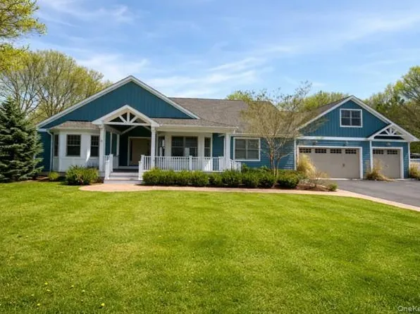 117 Hedges Avenue #201, East Patchogue, NY 11772