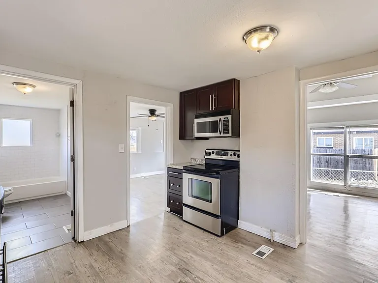 1446 N Valentia St — Photo 5
