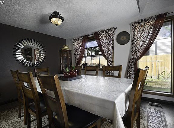 4th image of 2066 SE Meadow Lark Dr