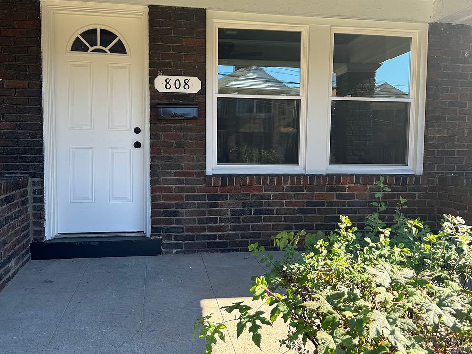 WELCOMING FRONT PORCH - 808 HEBERTON STREET.