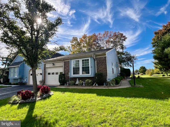 22 James Monroe Dr, Monroe Township, NJ 08831
