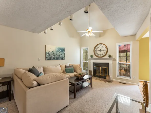 917 Edgewater Cir, Marietta, GA 30062