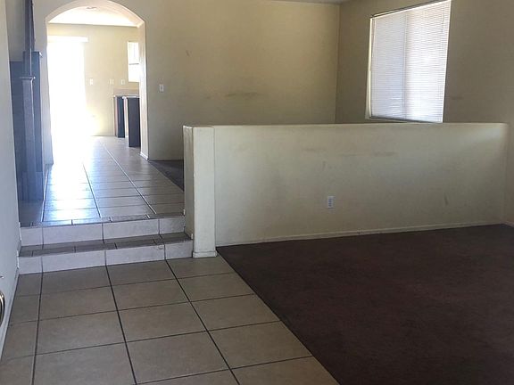 SITTING LIVING ROOM AND DINNING ROOM