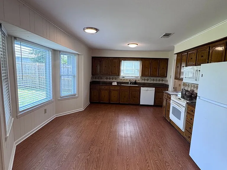 1115 Briar Creek Rd — Photo 30