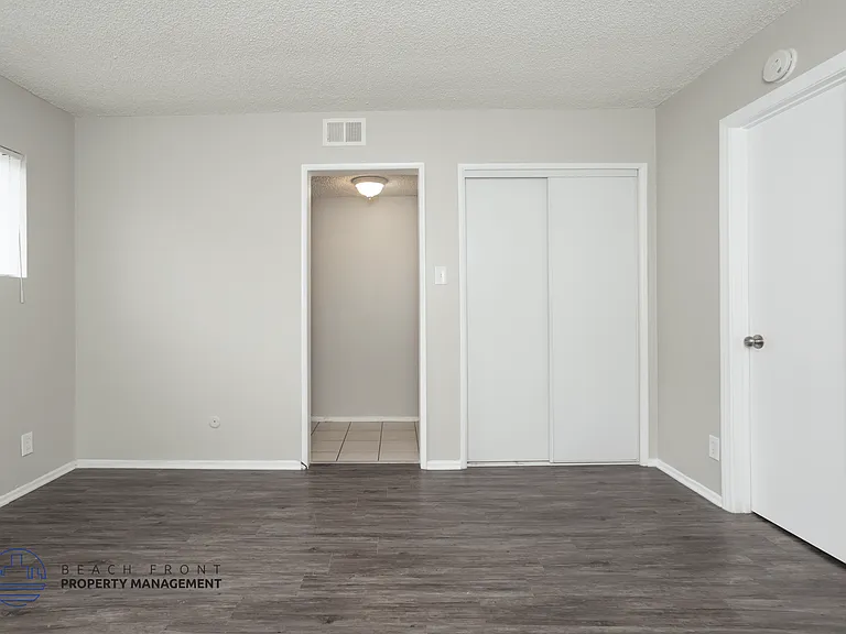 12603-12609 Eucalyptus Ave — Photo 14