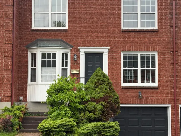 40 Country Club Pl, Brockville, ON K6V 6T9