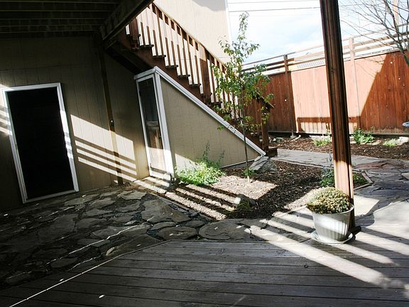 2nd image of 633 S Main St