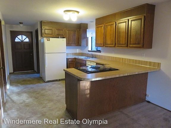 3rd image of 3109 Dorchester Dr SW
