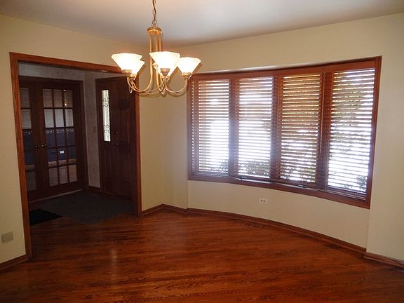 3rd image of 398 Hiawatha Trl