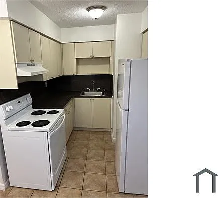 586 NW 1st St — Photo 5
