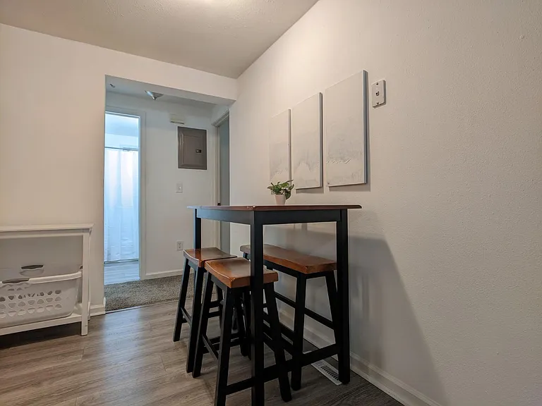 1110 Highland Dr — Photo 4