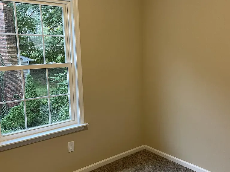 1666 Hemlock Cir — Photo 14