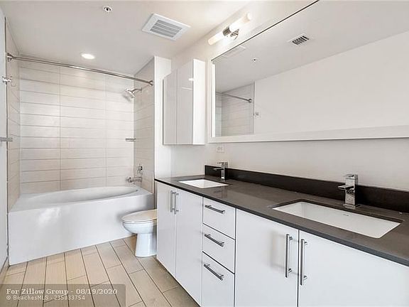 4th image of 999 SW 1st Ave APT 1214