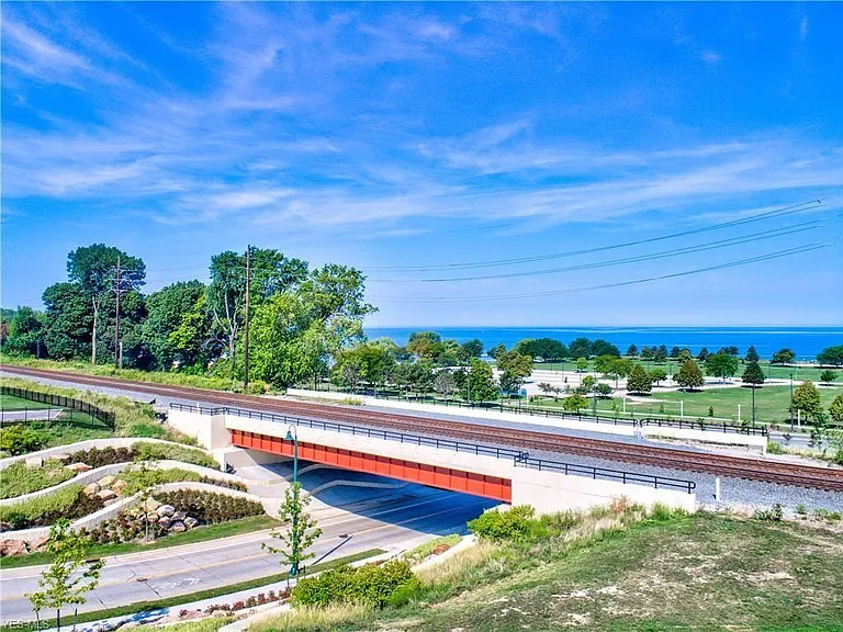 Edgewater Park, Lake Erie Proximity