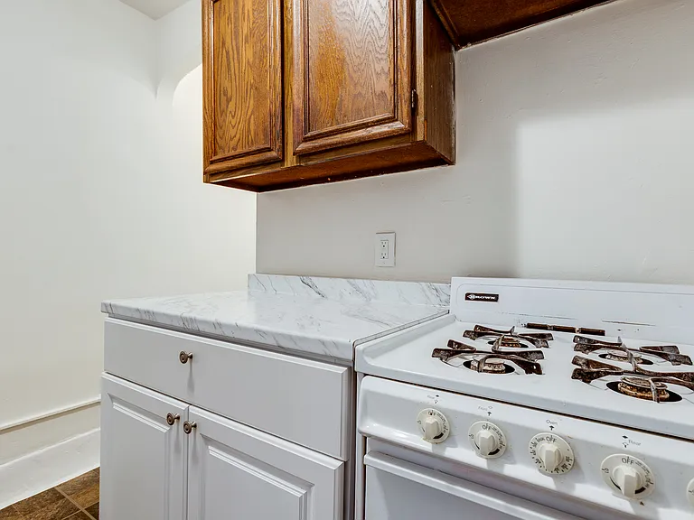 2915 Belrose Ave #203 — Photo 8