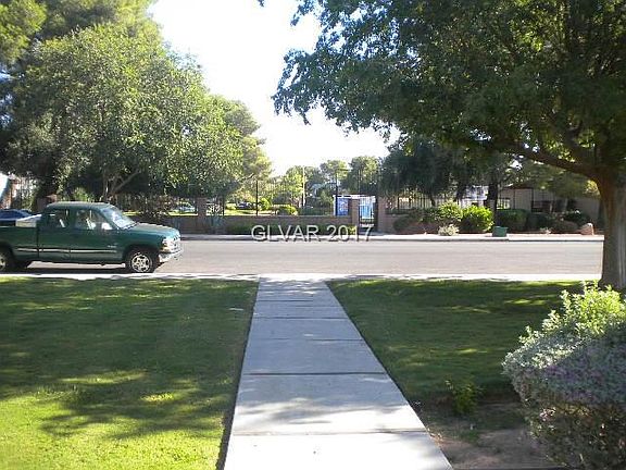 3rd image of 719 Greenbriar Townhouse Way