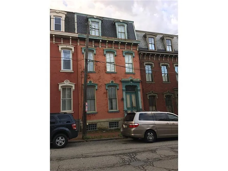 1305 W North Ave photo 1