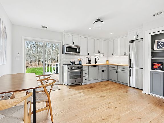 5th image of 192 Norfolk Dr