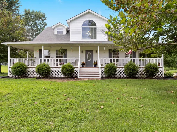 7050 Williams Rd, Cross Plains, TN 37049