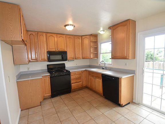 4th image of 147 Toyon Dr