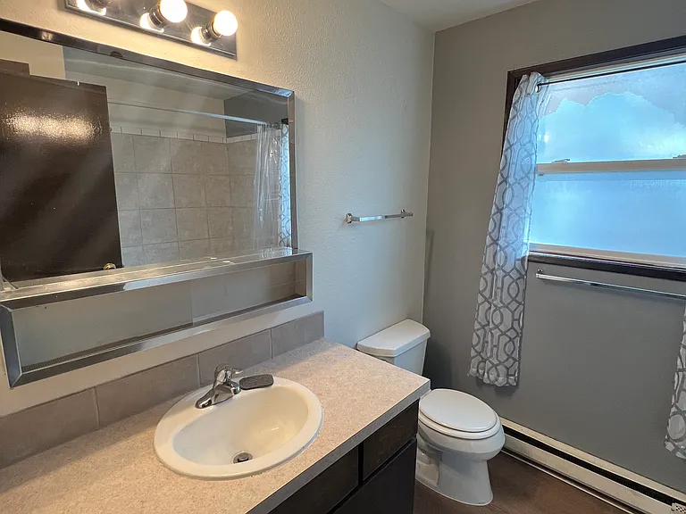 611 W Augusta Ave #C — Photo 11