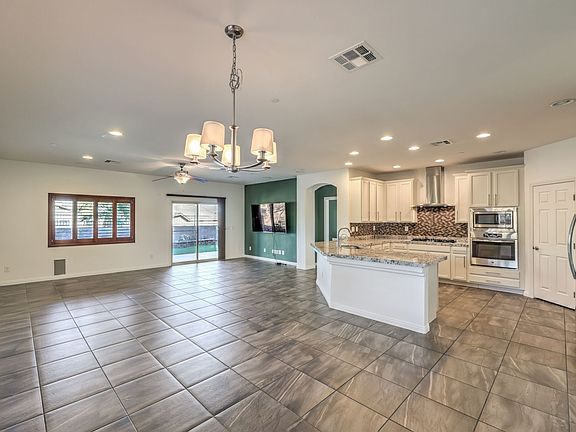 3rd image of 824 Plockton Ave