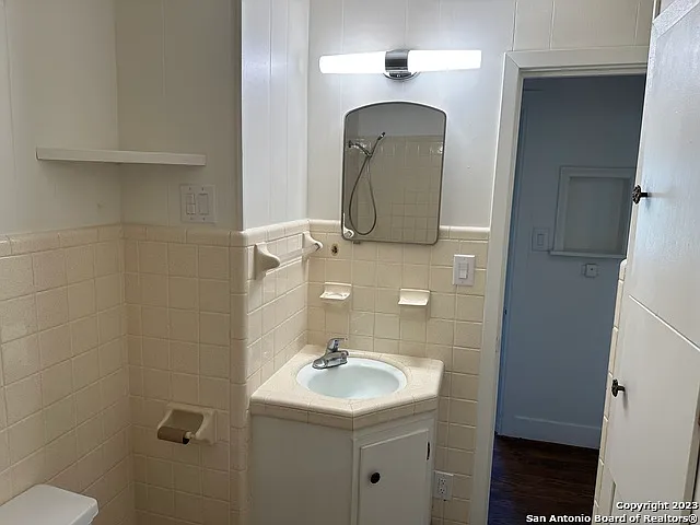 502 Cypress St — Photo 9
