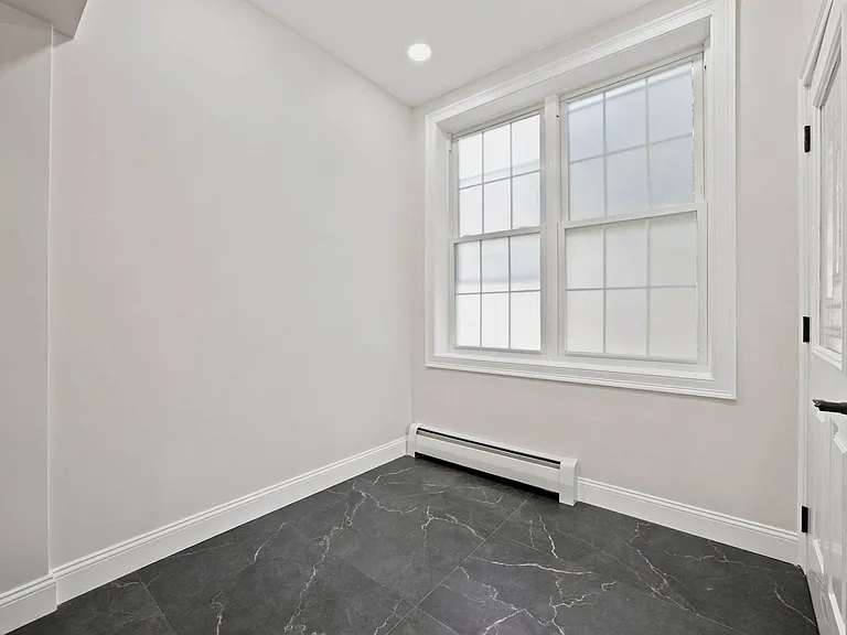 24-41 43rd St #Townhouse 1 — Photo 23