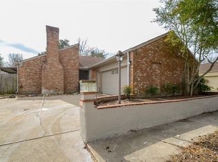 7811 Oakington Dr, Houston, TX 77071