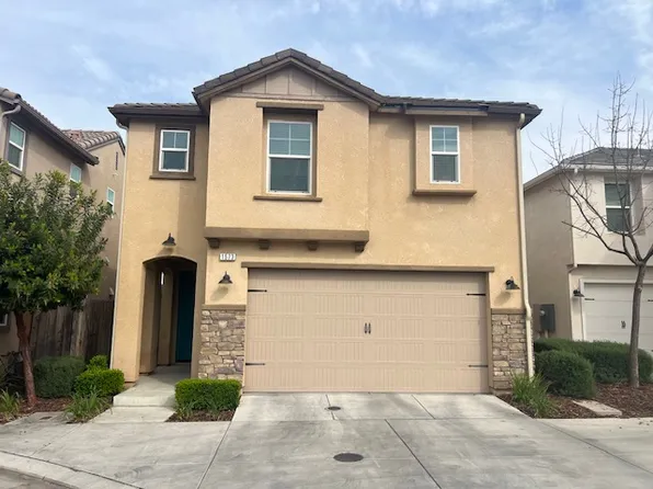 1573 Joy Dr, Clovis, CA 93619